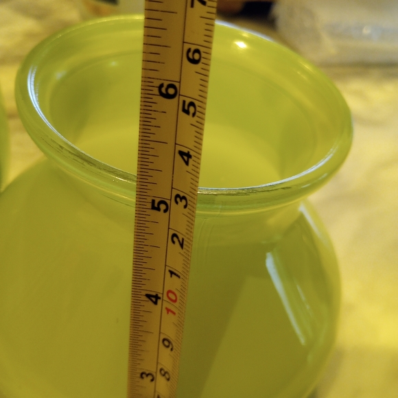 Lovely Pair of Green Glass Vases 💚 - Picture 3 of 9